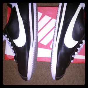 Cortez nikes